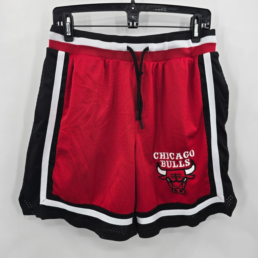 NBA Chicago Bulls Shorts Kids M Mesh Basketball Red Black White Embroidered